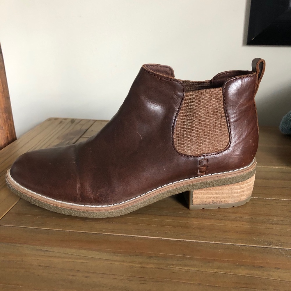 Sperry low booties